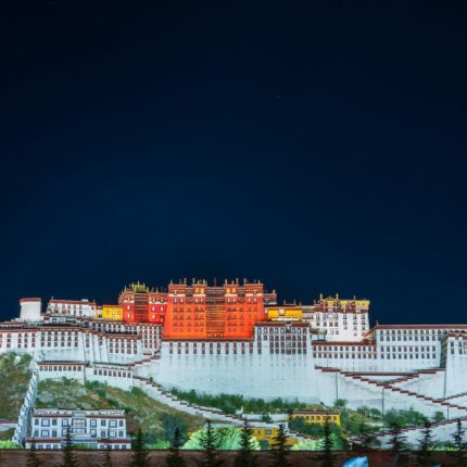 potala palce in tibet