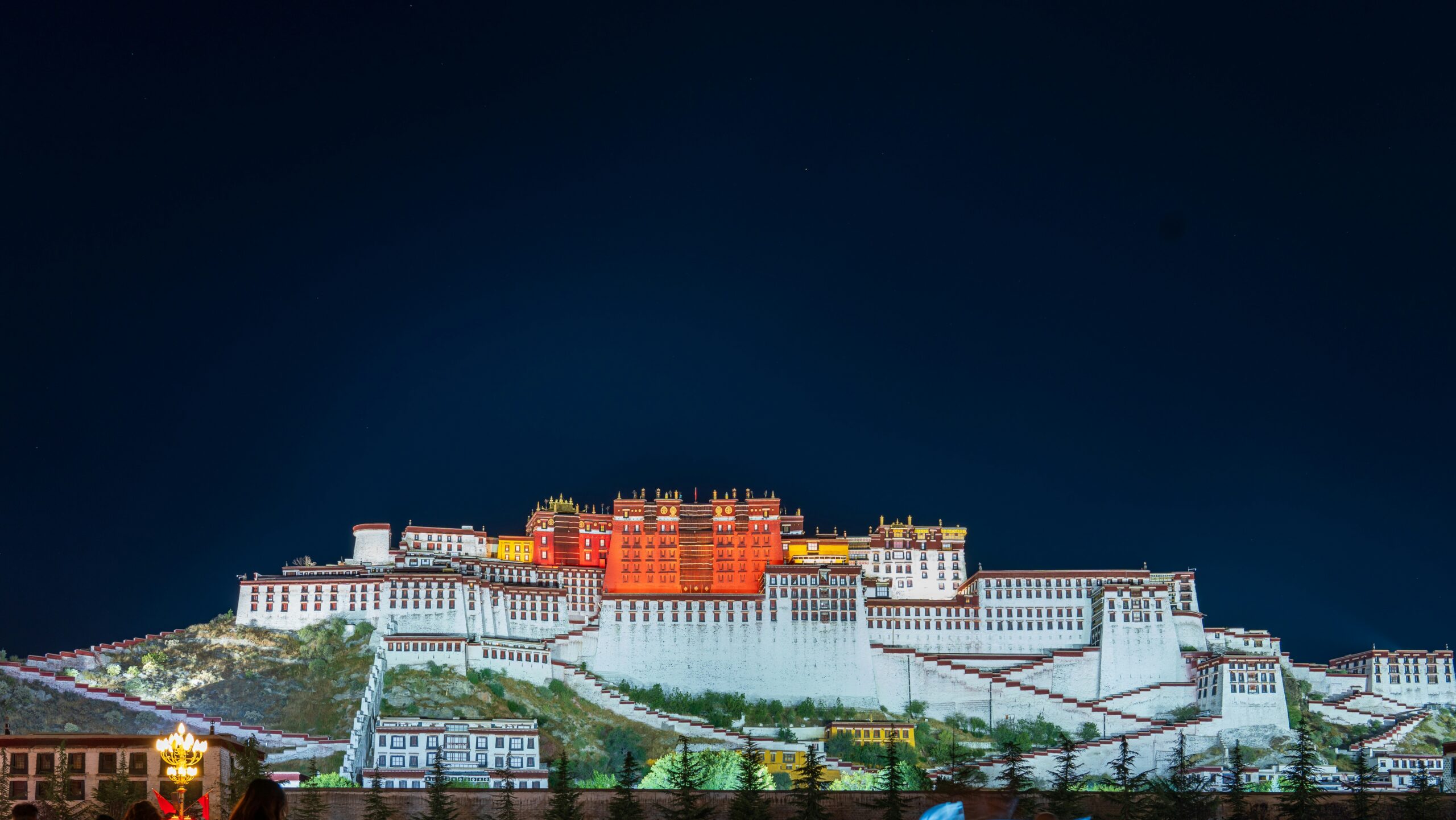 potala palce in tibet