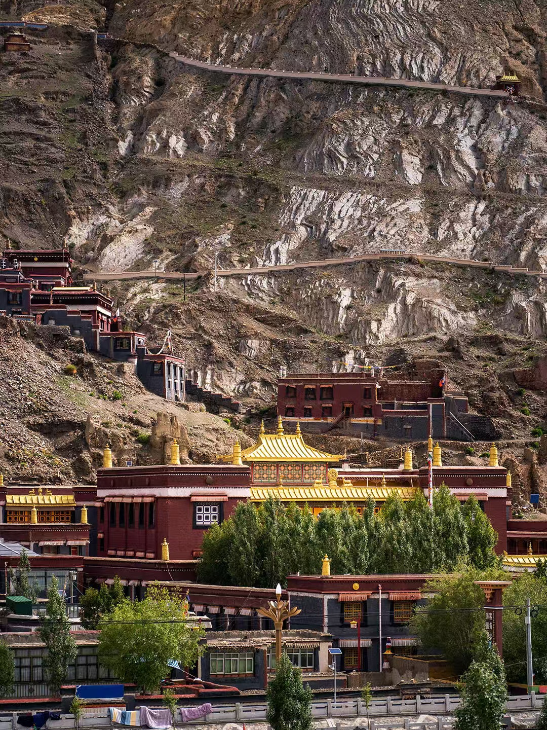 The stunning view of Sakya monastery